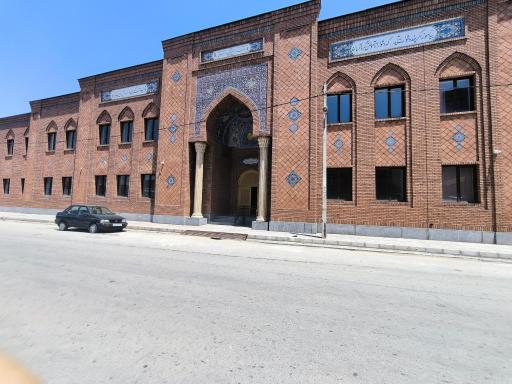 عکس درب اصلی مدرسه دارالفنون