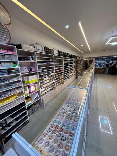 فروشگاه کاشت ناخن احمدوند