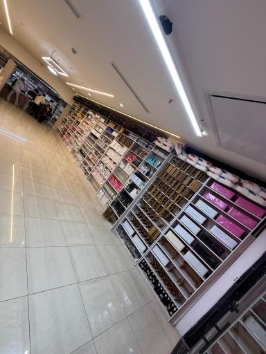 فروشگاه کاشت ناخن احمدوند