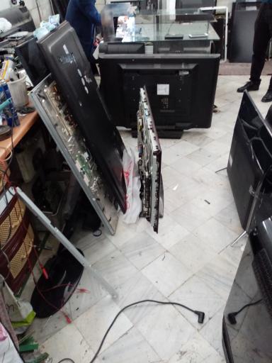 عکس تعمیر تلویزیون