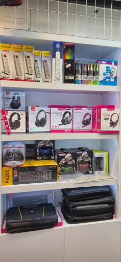 عکس قرمز کامپیوتر