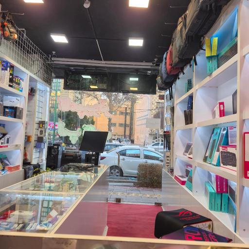 عکس قرمز کامپیوتر