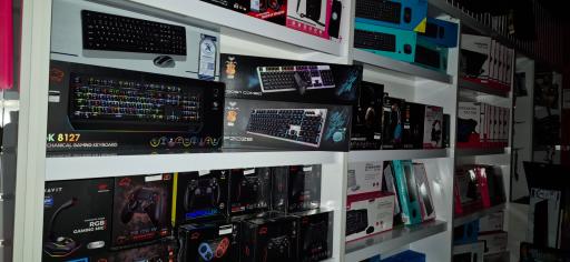 عکس قرمز کامپیوتر