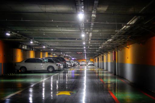 عکس پارکینگ زیر سطحی توحید 