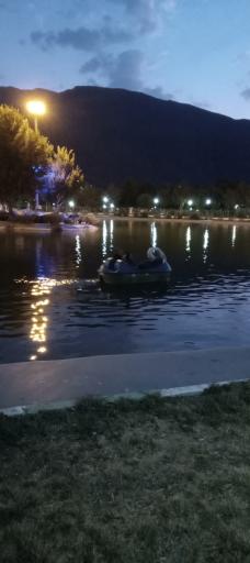 عکس دریاچه پارک عسل