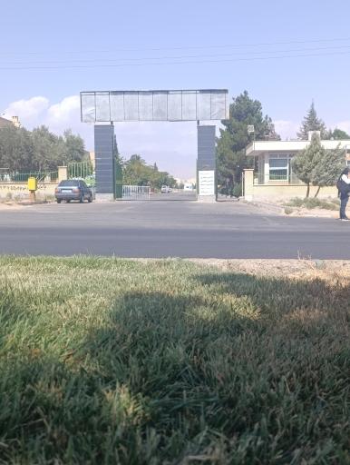 عکس ورودی مجموعه خوابگاه‌های دانشجویی و اساتید دانشگاه دامغان