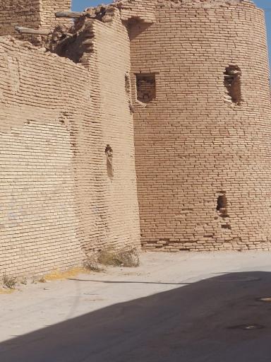 عکس قلعه تاریخی ضرغام السلطنه فرادنبه