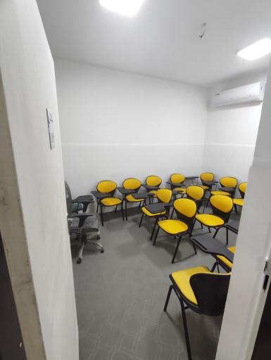 عکس مرکز زبان آوا (زبانکده)