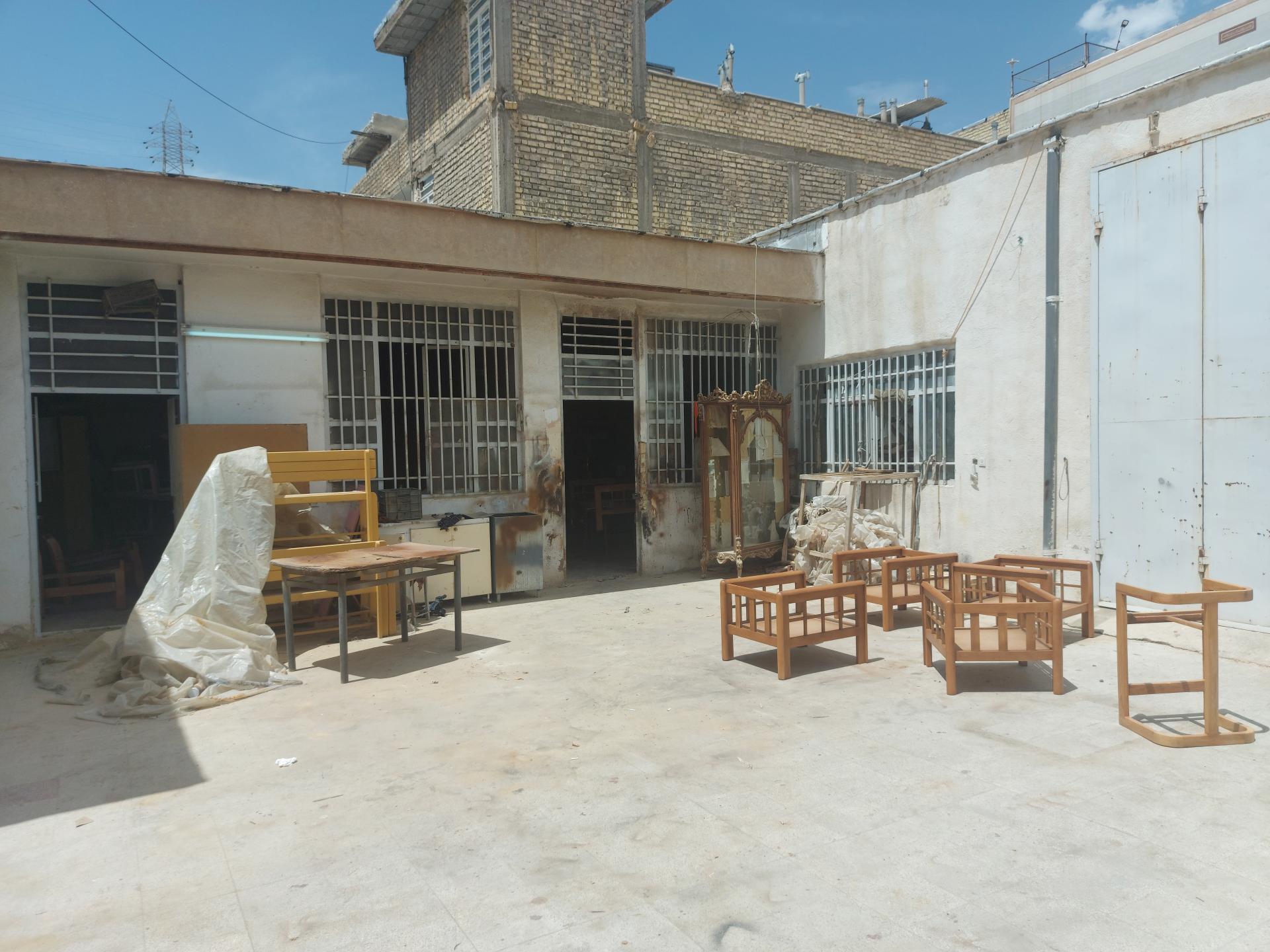 عکس کارگاه تعمیرات مبل و رنگکاری داودی