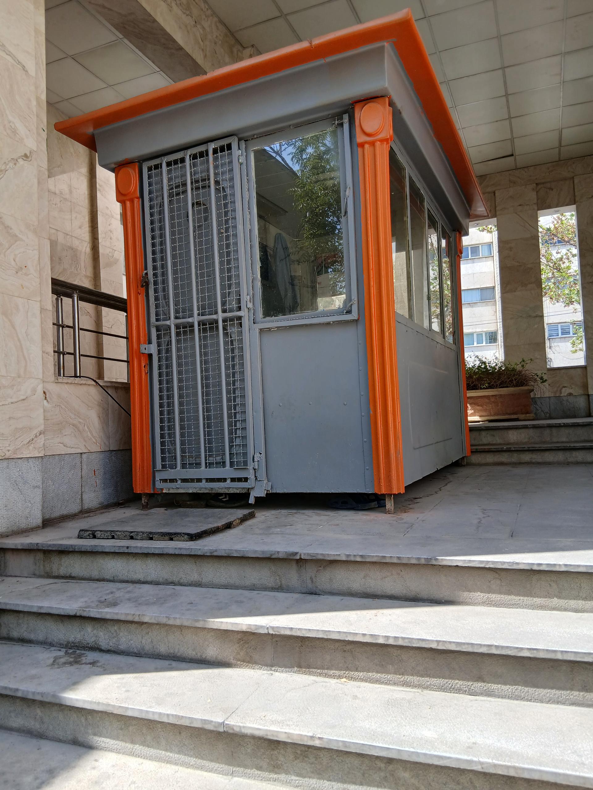عکس درب ورودی 1 سمت ولیعصر