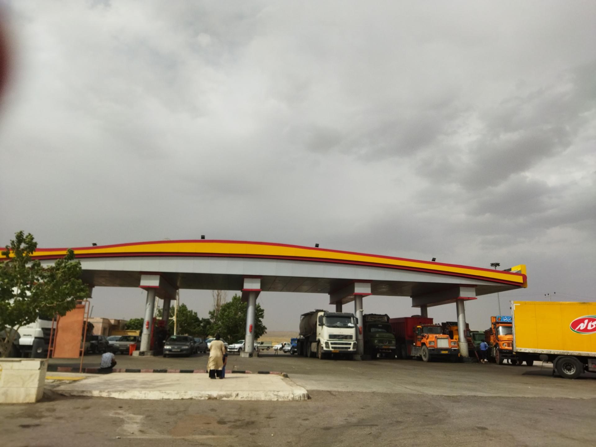 عکس پمپ بنزین مجتمع باران ۲