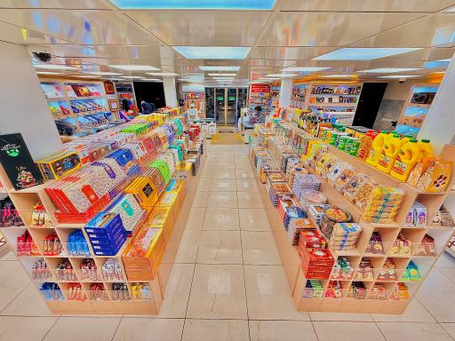 عکس فروشگاه شکلات