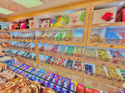 عکس فروشگاه شکلات