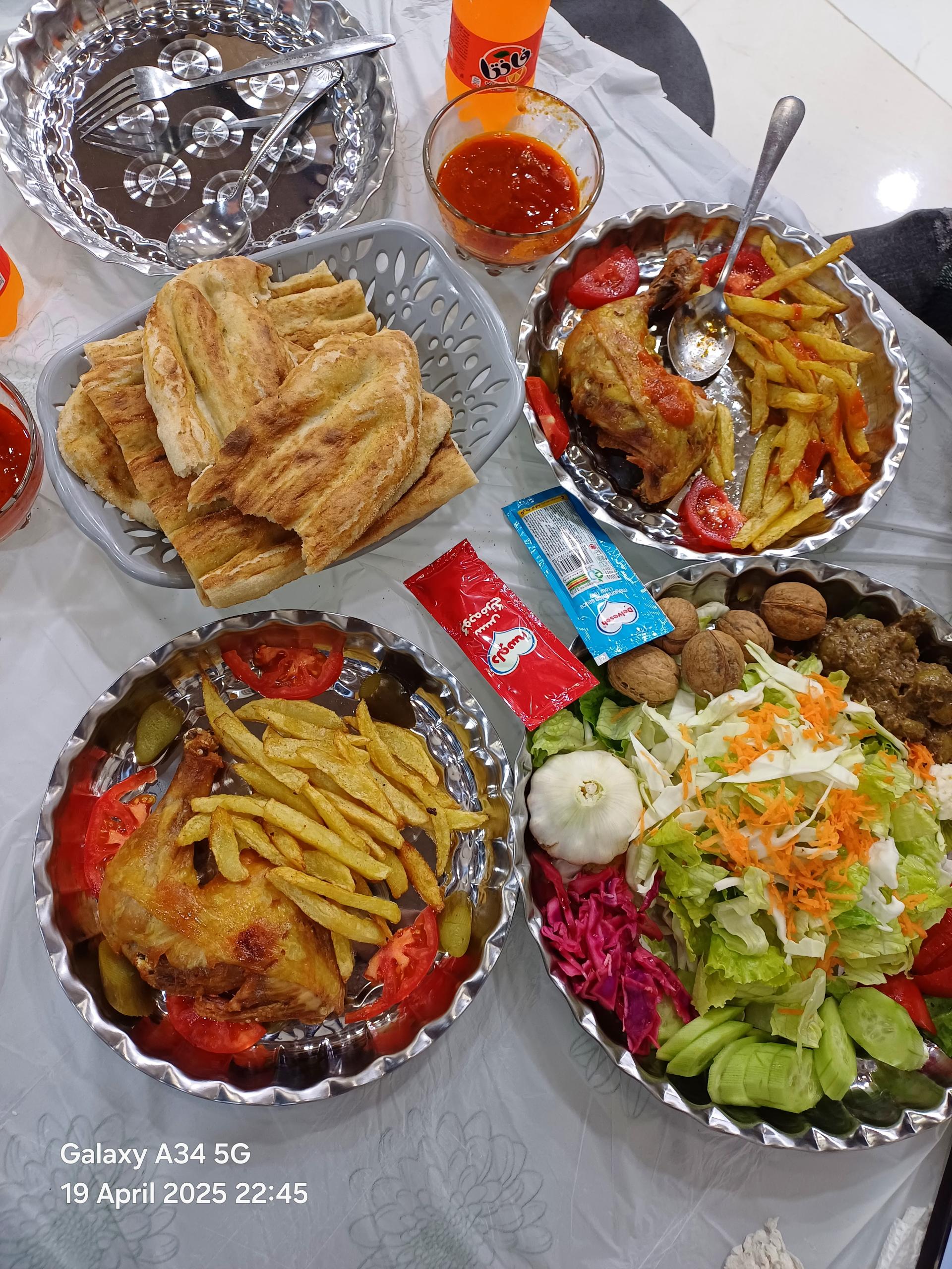 عکس  رستوران دهکده