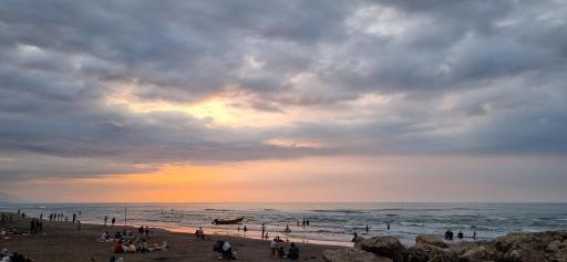 عکس اسکله سنگی ساحل نور