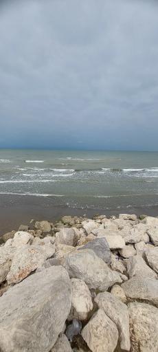 عکس اسکله سنگی ساحل نور