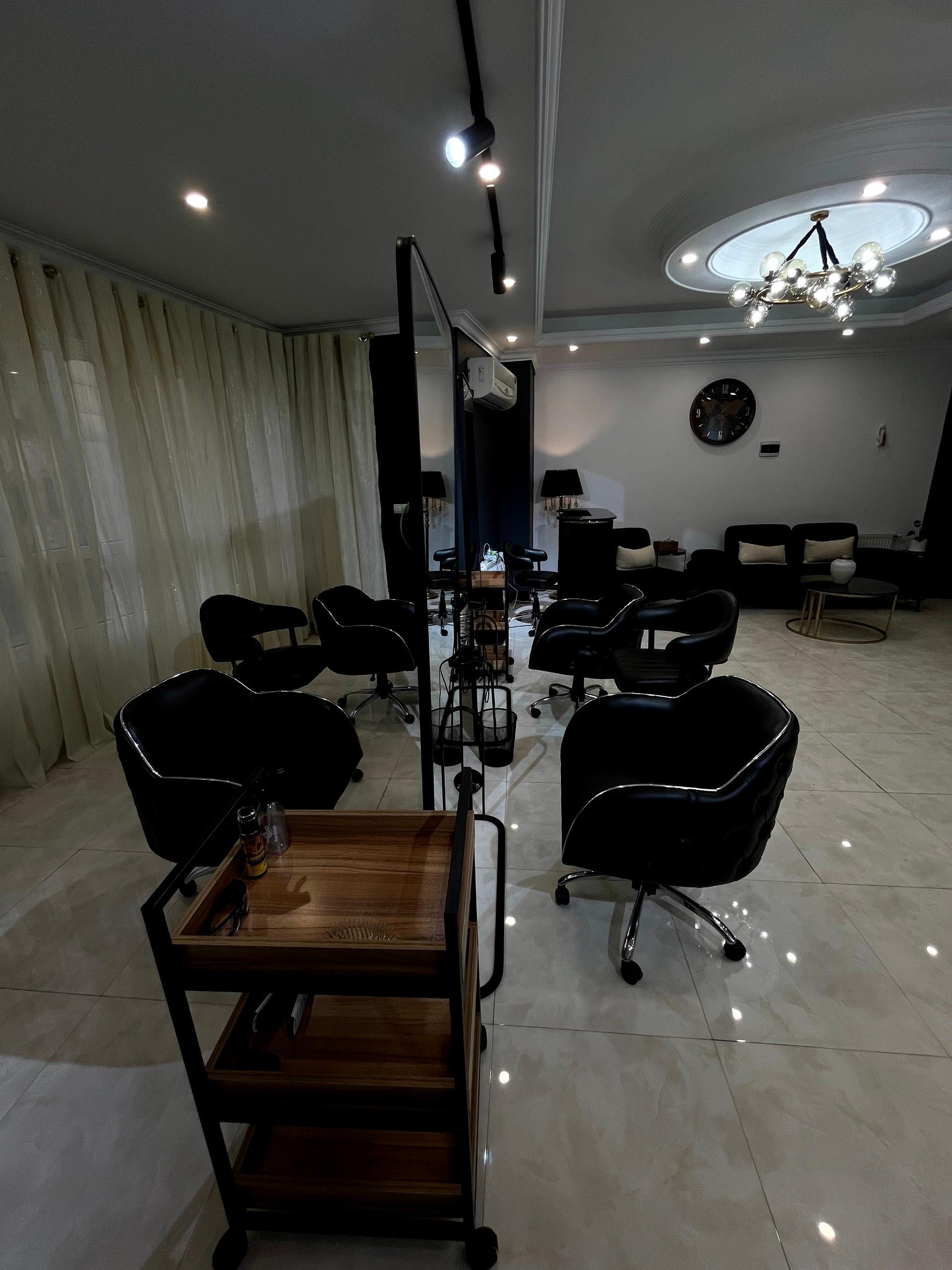 عکس مرکز تخصصی رنگ و کراتین زهرا معصومی