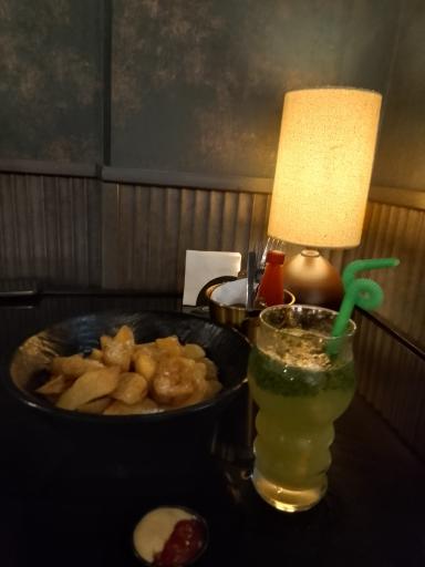 عکس کافه سکوی نه و سه چهارم