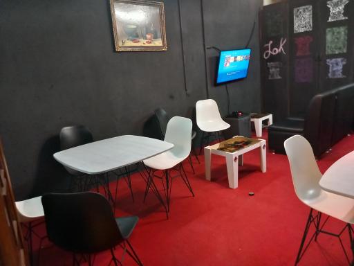 عکس کافه کتاب تیپیکال