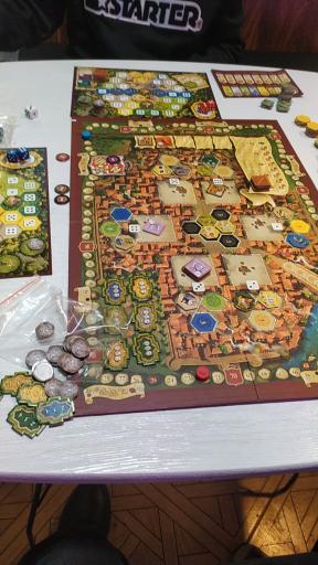 عکس کافه کتاب تیپیکال