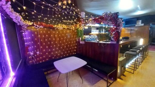 عکس کافه کتاب تیپیکال