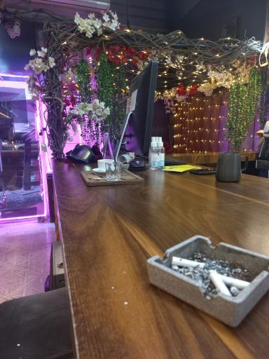 عکس کافه کتاب تیپیکال