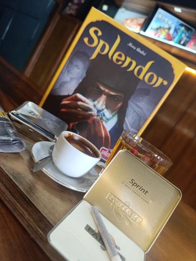 عکس کافه کتاب تیپیکال