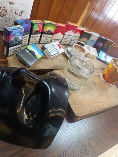 عکس کافه کتاب تیپیکال