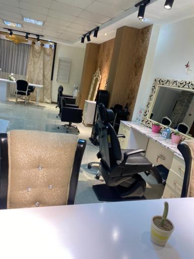 عکس سالن زیبایی رستاک