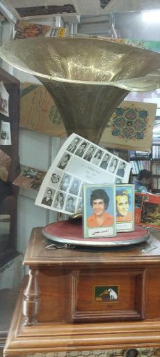 عکس کتابفروشی میم