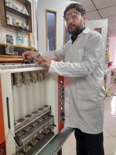 عکس آزمایشگاه دامپزشکی و موادغذایی حیدرزاده