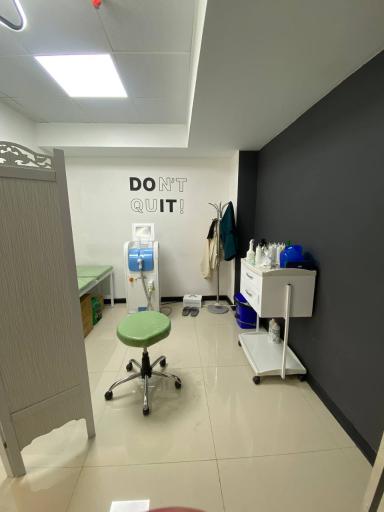 عکس کلینیک لیزر و زیبایی لادن