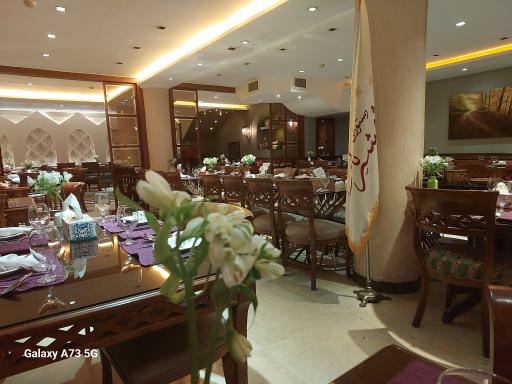 عکس رستوران لوکس شمشیری یاس