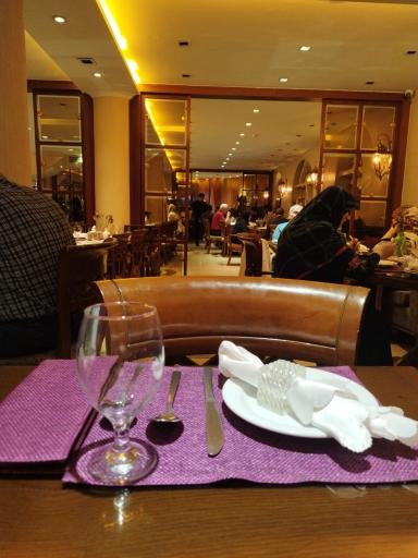 عکس رستوران لوکس شمشیری یاس