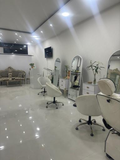 عکس سالن زیبایی مهناز مرادی 