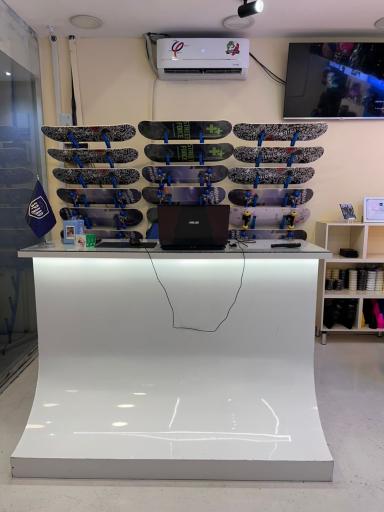 عکس فروشگاه شهر اسکیت