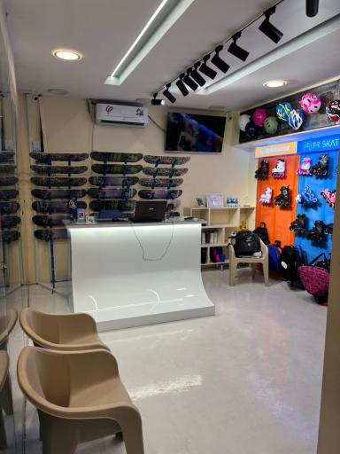 عکس فروشگاه شهر اسکیت