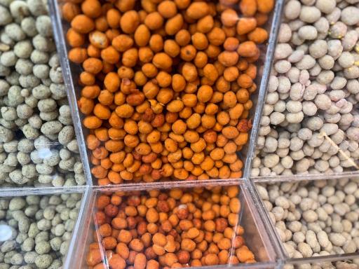 عکس سوهان، گز و آجیل فروشی ویونا