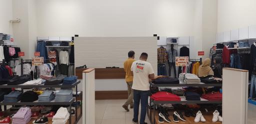 عکس فروشگاه لباس لافت