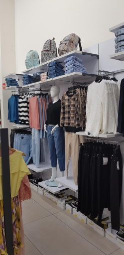 عکس فروشگاه لباس لافت