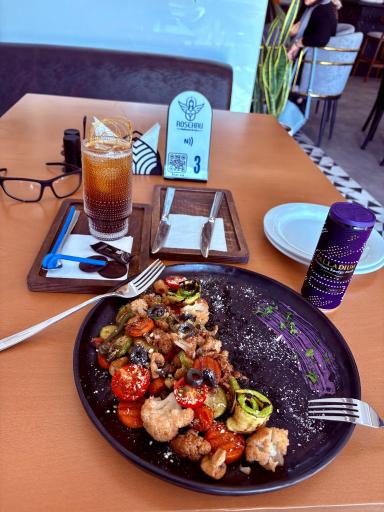 عکس کافه رستوران و سینما رز کالی