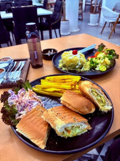 عکس کافه رستوران و سینما رز کالی