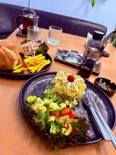 عکس کافه رستوران و سینما رز کالی