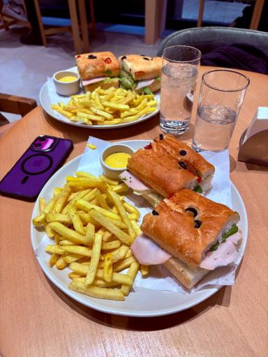 عکس کافه رستوران و سینما رز کالی