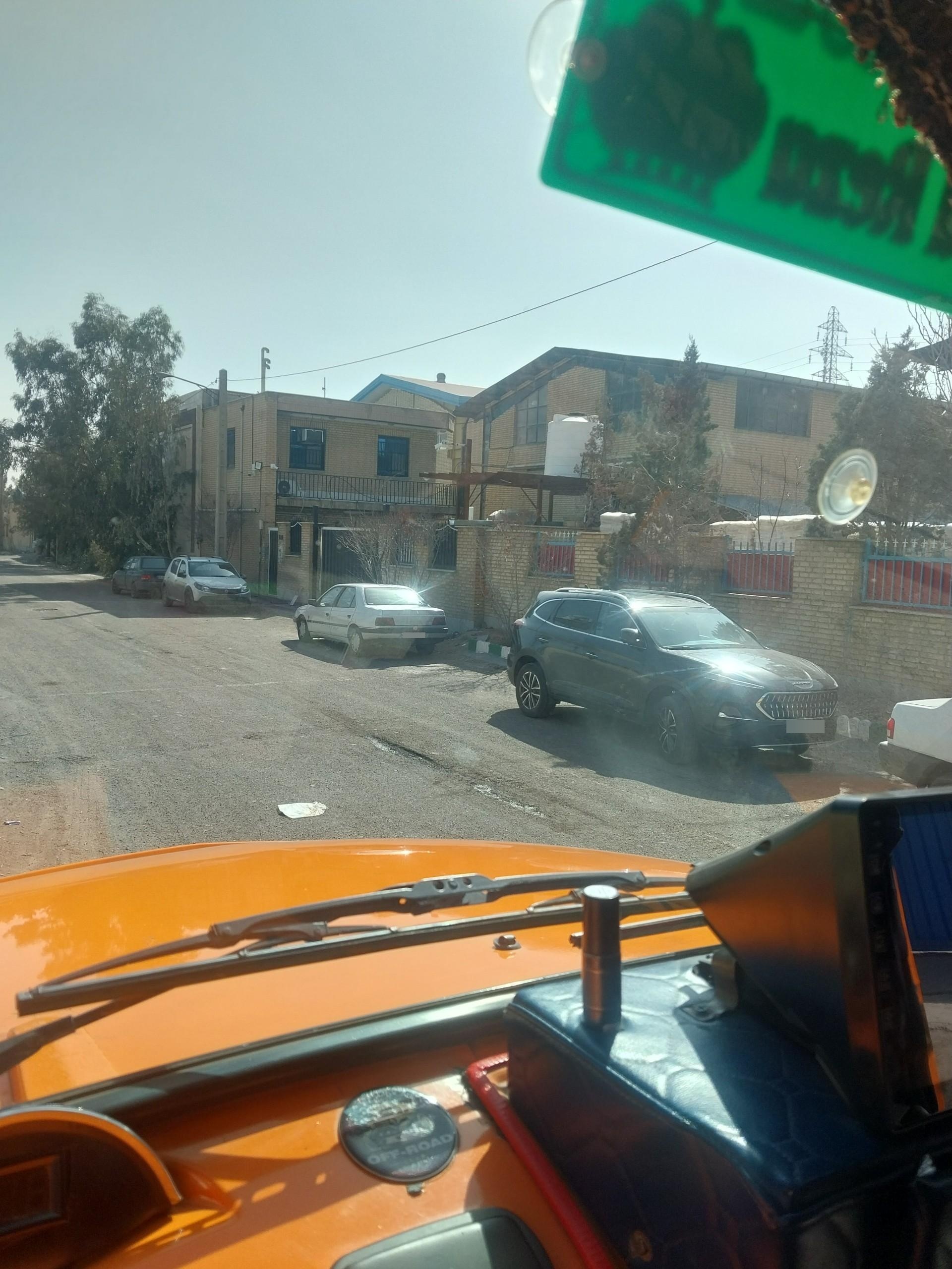 عکس کارخانه رنگ تاژن