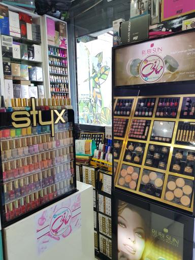 عکس گالری آرایشی بهداشتی مانی