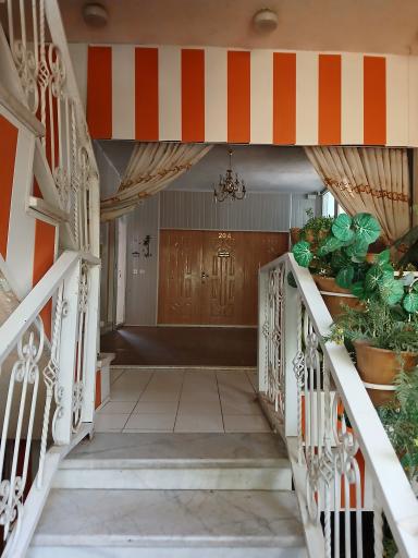 عکس مهمانپذیر آزادی