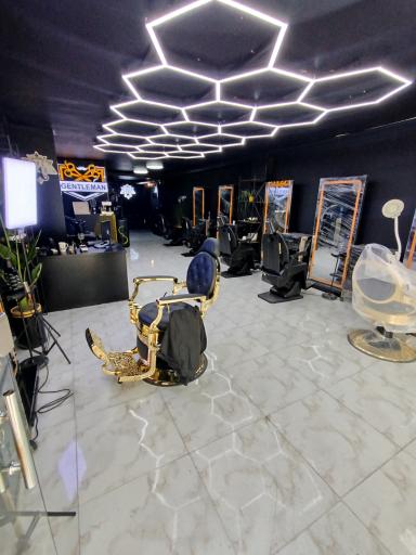 عکس آرایشگاه مردانه اهورا