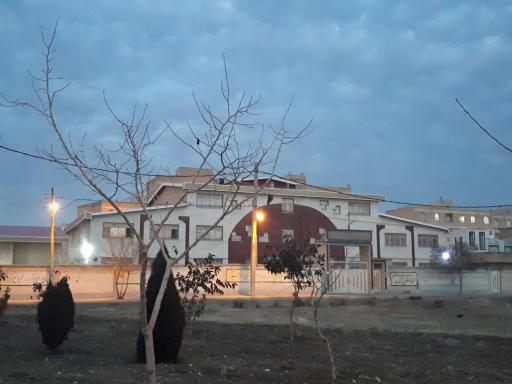 عکس دبیرستان دوره اول بحرینی