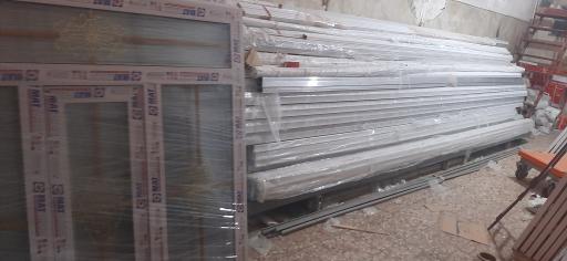 عکس خرید و فروش درب و پنجره دست دوم آهنی‌